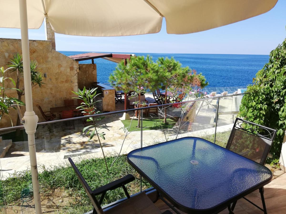 Apartment Victoria Добра вода Екстериор снимка