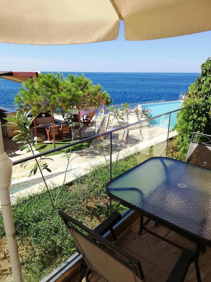 Apartment Victoria Добра вода Екстериор снимка