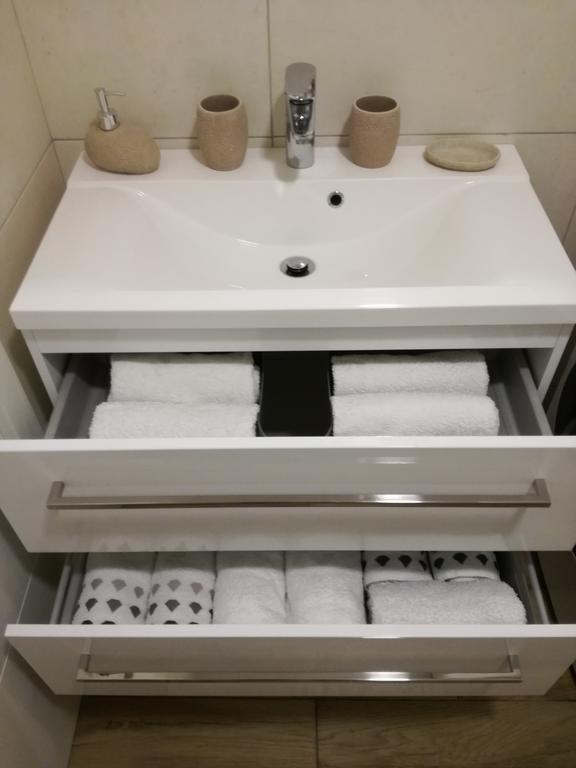 Apartment Victoria Добра вода Екстериор снимка