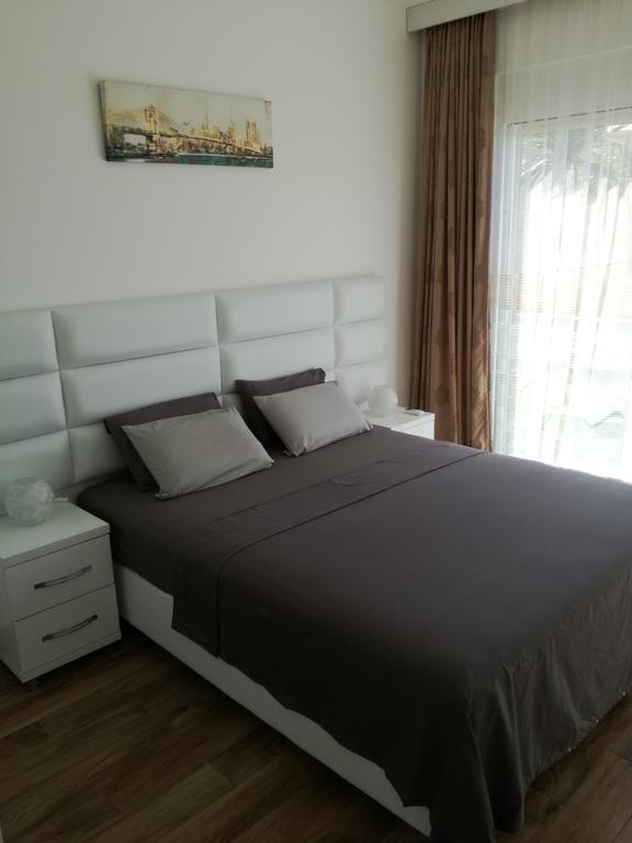 Apartment Victoria Добра вода Екстериор снимка